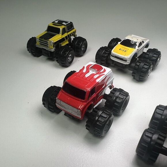 Micro Machines, Vintage 1987 Monster Trucks, Lot Of 5! Van Truck Car - Picture 3 of 9